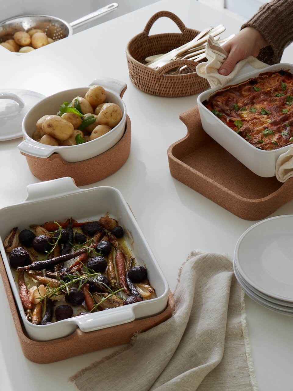 Stoneware Casserole Dish with Cork Tray
